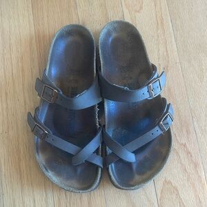 Mayari Birkenstocks